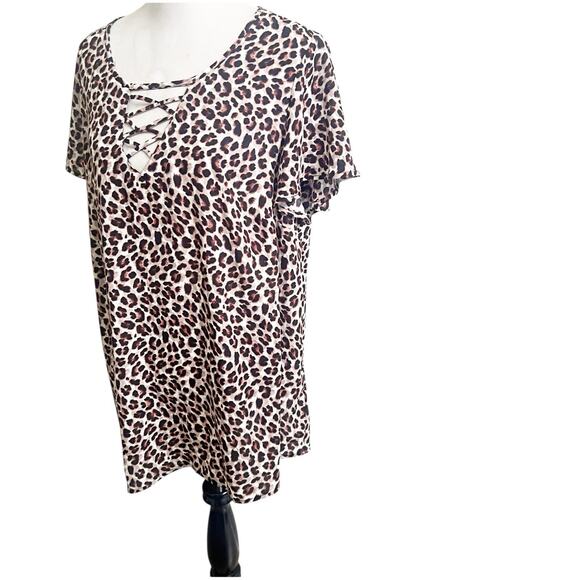 Torrid Georgette Animal Print Short Flutter Sleeve Top Sz 2X NWT Lattice V-Neck - Picture 4 of 11